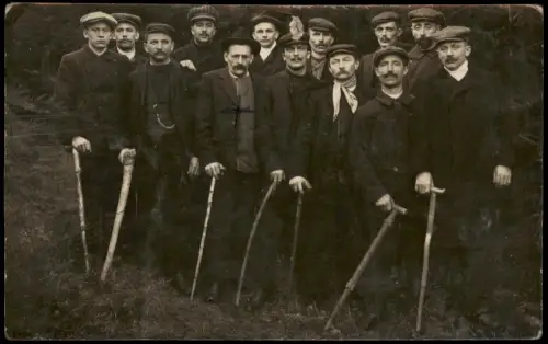 Foto  Männergruppe mit Spazierstöcken 1910 Privatfoto