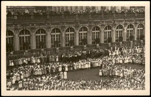 Dresden Großveranstaltung im Zwingerhof BDM Bund Deutscher Mädchen 1930 Privatfoto