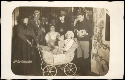 Humoristische  Kinderwagen 'Eigenes Fabrikat' Karneval Fasching 1925 Privatfoto