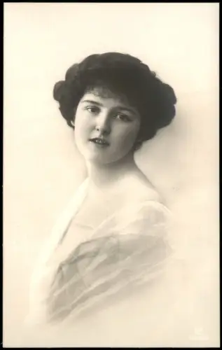 Ansichtskarte  Portrait einer jungen Frau, Chtz 1916