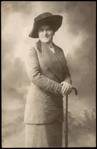 Ansichtskarte  Damenportrait mit Hut und Spazierstock, Chemnitz 1912