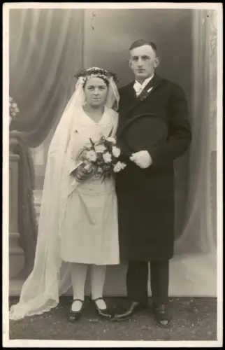 Hochzeit Gruppenfoto Ehepaar Atelier-  Photograph Ziegelheim Bez Leipzig 1920