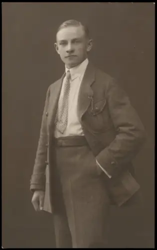 Fotokunst: Porträt  Mann, Atelier Martin Herzfeld, Dresden, Pragerstr. 7 1910
