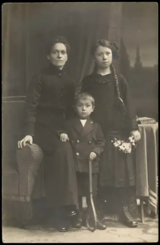 Frühe Fotografie  Familie Gruppenfoto (Atelierfoto Carl Weiß BROMBERG) 1910