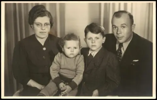 Familienporträt Ernst Schäfer Ehefrau Kinder im Krieg gefallen 1940 Privatfoto
