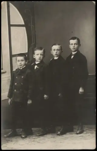 Porträt von 4 Kindern Jungs der größe nach aufgestellt 1930 Privatfoto