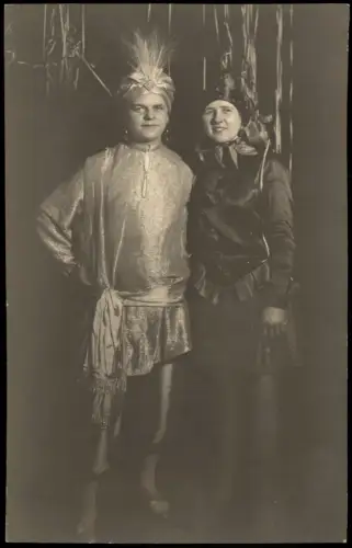 Paar in Kostümen bei einer Karnevalsfeier, Orient, Turban 1929 Privatfoto