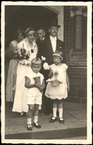 Foto  Brautpaar mit Blumenkindern, Privatfoto 1930 Foto