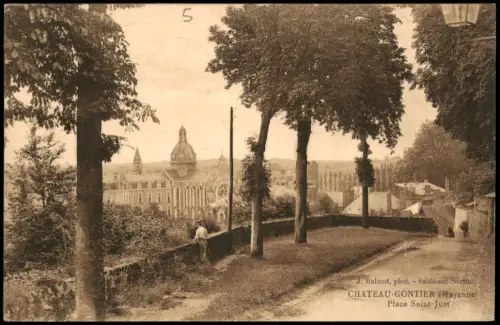 Château-Gontier Place Saint-Just mit Blick auf das Ursulinenkloster 1910