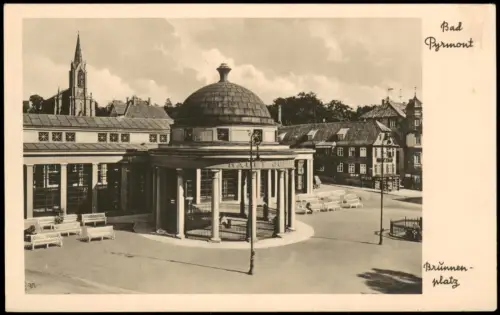 Ansichtskarte Bad Pyrmont Brunnenplatz mit Hauptquelle 1935