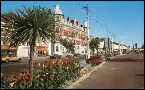Postcard Weymouth (Dorset) Promenade mit Palmen und Blumenrabatten 1977