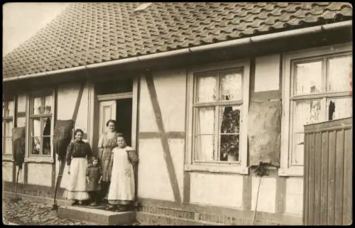 Reddeber Wernigerode Fachwerkhaus mit Personengruppe  Haus 1915 Privatfoto