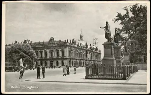 Ansichtskarte Berlin Zeughaus mit Scharnhorst- und Gneisenau-Denkmal 1935