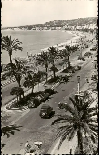 CPA Nizza Nice Promenade des Anglais mit Palmen und Oldtimern 1950