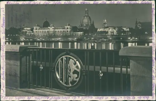 Ansichtskarte Dresden Königsufer - Fotokarte bei Nacht Wappen im Gitter 1936
