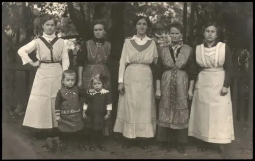 Foto  Gruppenporträt von Frauen und Kindern 1910 Privatfoto  Guschin