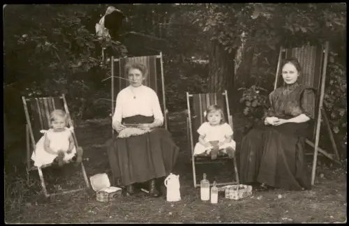 Frauen Kinder Liegestühlen  Picknick Sanct Tönis, Tönisvorst 1911 Privatfoto