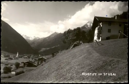 Ansichtskarte Neustift im Stubaital Panorama-Ansicht, Haus am Hügel 1958