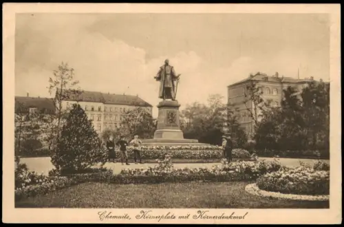 Ansichtskarte Chemnitz Körnerplatz mit Buben am Körnerdenkmal 1910