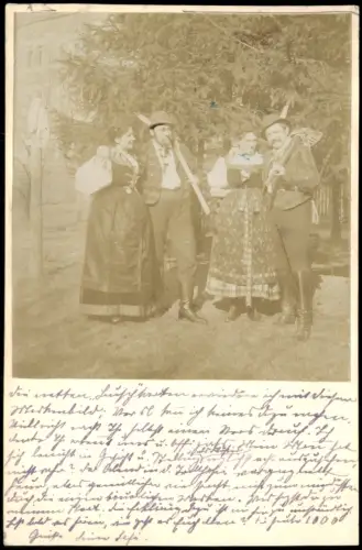 Schweinfurt zwei Paare in bayerischer Volkstracht 1912 Privatfoto