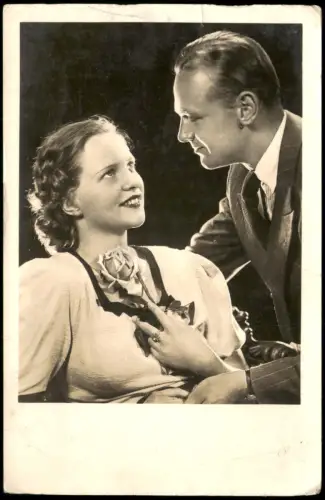 Ansichtskarte  Porträt eines Liebespaares mit Rose 1942