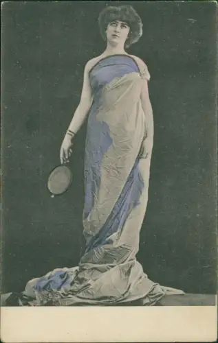 Elegante Frau im langen Kleid mit Handspiegel Künstlerkarte 1912