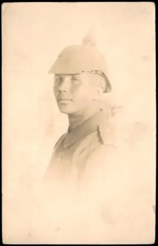 Ansichtskarte  Porträt eines Soldaten mit Pickelhaube 1915