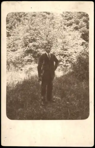 Foto  Porträt eines Mannes im Anzug im Freien 1930 Privatfoto