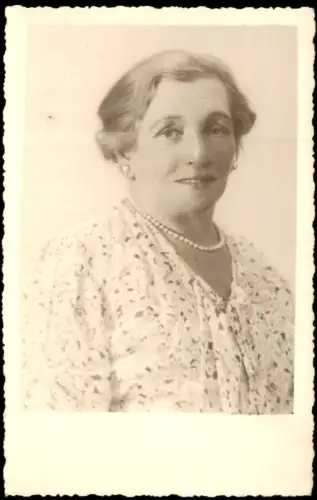 Foto  Porträt einer Frau Paula Grefs, Berlin 1930 Privatfoto