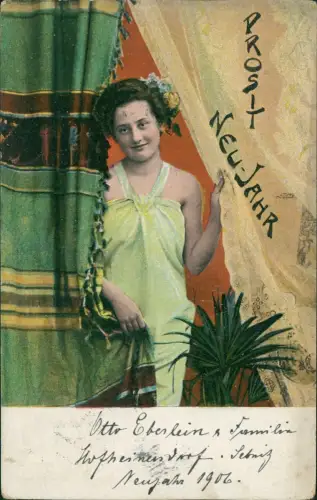 Neujahr Sylvester schöne Frau schaut strahlend exotischer Vorhang heraus 1905