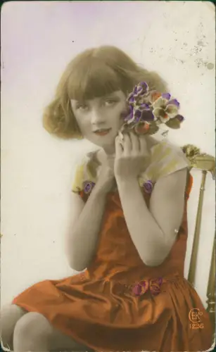 Ansichtskarte  Fotokunst junges Mädchen Mode Colorfotokarte 1929