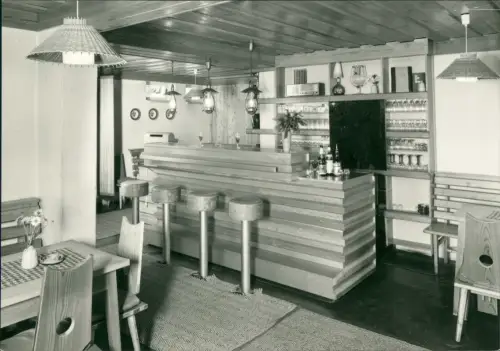 Ansichtskarte Mühlleithen-Klingenthal Innenansicht der HOG Ski-Klause 1974