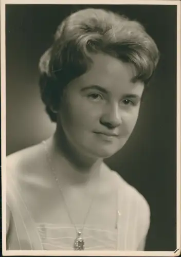 Foto  Porträt einer jungen Frau (Enkelin Rosmarie) 1962 Privatfoto