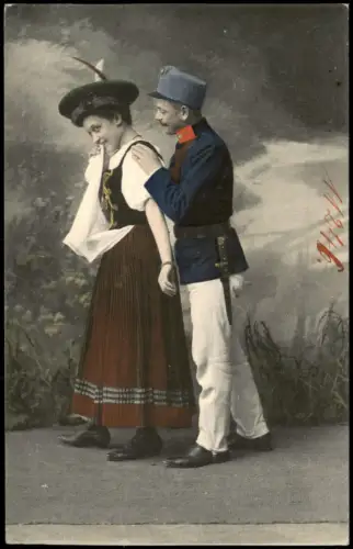 Liebe Liebespaar Love Soldat umarmt schüchterne Frau von hinten 1912