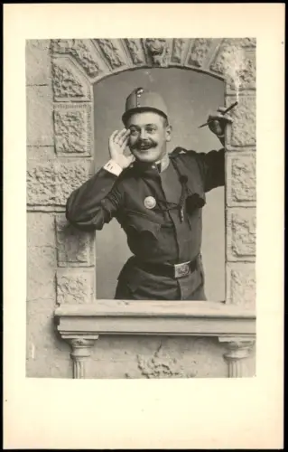 Ansichtskarte  Künstlerkarte - Militär Soldat KuK ruft aus Fenster 1914