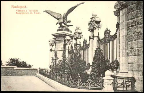 Postcard Budapest Burggarten m. Turul. Zaun 1911