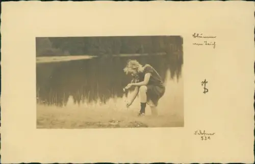 Ansichtskarte  Junges Mädchen im schlichten Kleid am See Fotokarte 1939