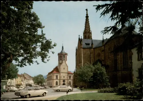 Ansichtskarte Bühl (Baden) Kirchplatz diverse Auto Modelle davor 1966