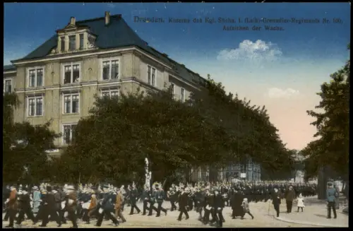 Ansichtskarte Äußere Neustadt-Dresden Kaserne, aufziehen der Wache 1914