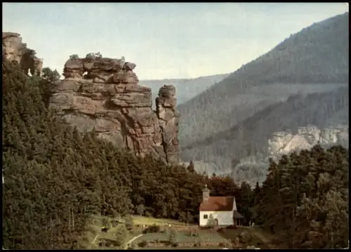 Dahn Pfalz Blick auf Hochstein mit St. Michaelskapelle und Ehrenfriedhof 1965