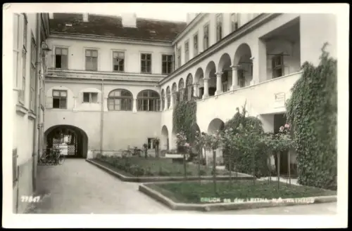 Ansichtskarte Bruck an der Leitha Ortsansicht Rathaus Innenhof 1955