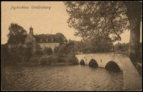 Ansichtskarte Grillenburg-Tharandt Jagdschloss mit Steinbrücke und Teich 1912