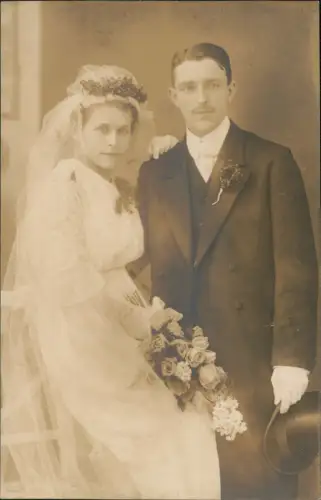 Ansichtskarte  Hochzeitsfoto eines Brautpaares 1915