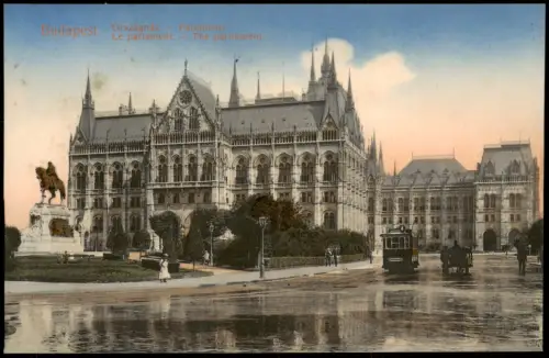 Budapest Parlamentsgebäude mit Reiterdenkmal und Straßenbahn 1910