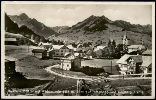 Kleinwalsertal-Mittelberg/Vorarlberg Dorfansicht mit Widderstein, Hirschegg und Heuberg 1950