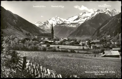 Rauris Ortsansicht mit Pfarrkirche und Berggipfeln  Ritterkopf, Edlenkopf) 1965