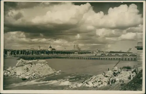 CPA Orleans Orléans Militaria 2. WK Zerstörung Pont Royal 1944