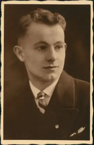 Ansichtskarte  Portrait eines jungen Mannes im Anzug, Fritz Palitzsch 1934