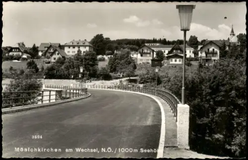 Mönichkirchen Ortsansicht mit kurviger Straße und Häusern 1964