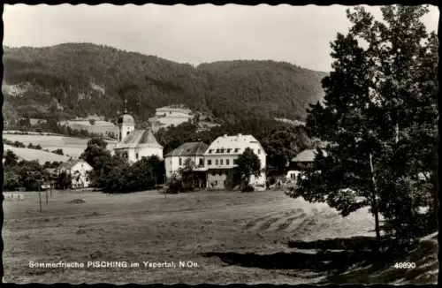 Ansichtskarte Pisching-Yspertal Dorfansicht mit Kirche und Landschaft 1970
